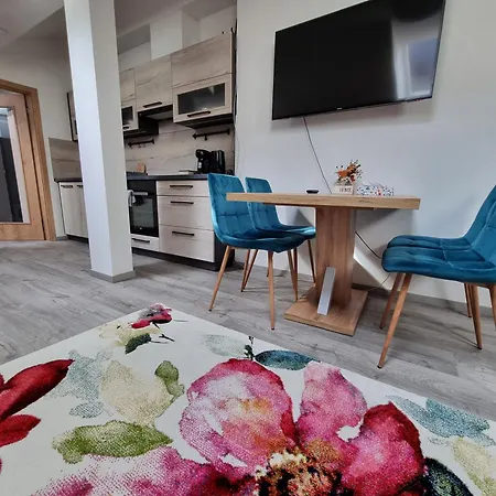 Moderni Podkrovni 2kk U Namesti S Klimatizaci Apartment