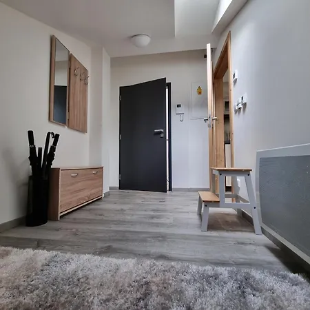 Moderni Podkrovni 2kk U Namesti S Klimatizaci *