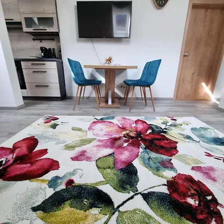Apartment Moderni Podkrovni 2kk U Namesti S Klimatizaci Hradec Kralove