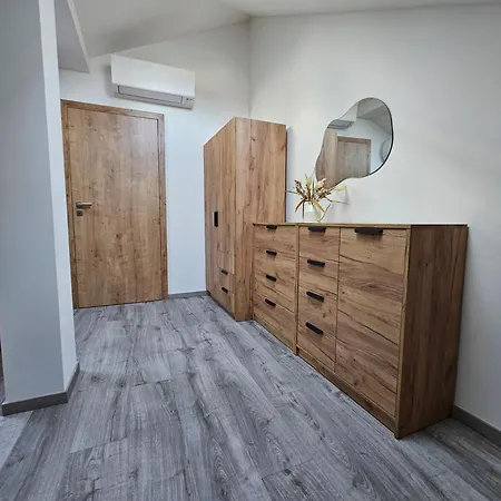 Moderni Podkrovni 2kk U Namesti S Klimatizaci Apartamento