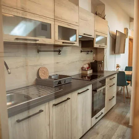 Moderni Podkrovni 2kk U Namesti S Klimatizaci Apartment *