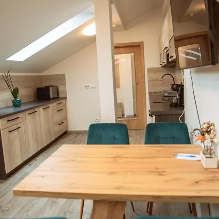 Apartment Moderni Podkrovni 2kk U Namesti S Klimatizaci *