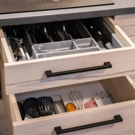 Moderni Podkrovni 2kk U Namesti S Klimatizaci Hradec Králové