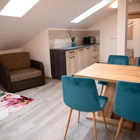 Apartment Moderni Podkrovni 2kk U Namesti S Klimatizaci