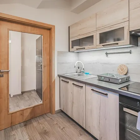 Moderni Podkrovni 2kk U Namesti S Klimatizaci アパート