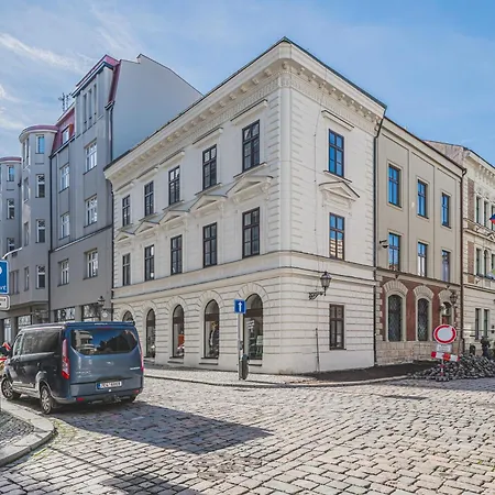 Moderni Podkrovni 2kk U Namesti S Klimatizaci *